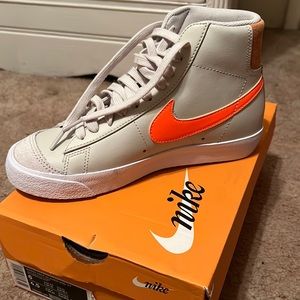 Womens Nike Blazer Mid ‘77 Sneakers